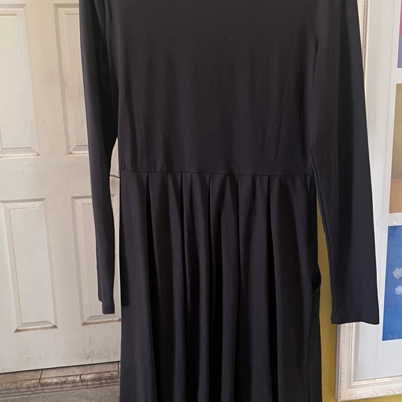 Too big - Picture 1 of 3